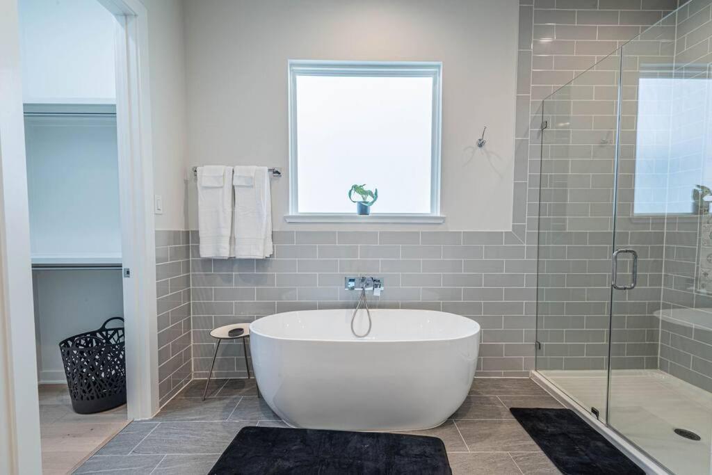 Charming 3-Bedroom Luxury Home Near Downtown, Nrg, Galleria & Medical Center Houston Extérieur photo