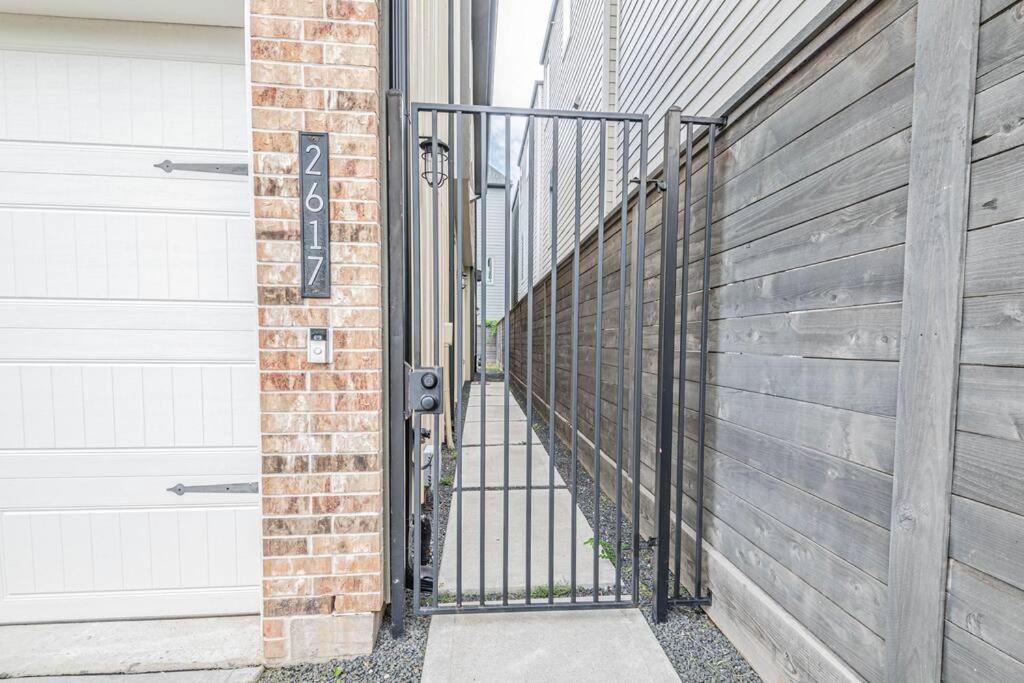 Charming 3-Bedroom Luxury Home Near Downtown, Nrg, Galleria & Medical Center Houston Extérieur photo